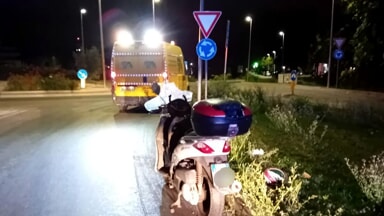 Con lo scooter si schianta contro palo della luce a Santa Teresa di Spoltore, 66enne in gravi condizioni