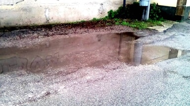 Disagi in Strada Colle Pineta: "Qui quando piove si allaga tutto" [FOTO]