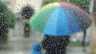 Calo delle temperature e possibili temporali: diramata un'allerta meteo per il primo maggio