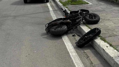 Incidente auto-scooter alla rotatoria di via Antonio Lo Feudo: ferito 16enne