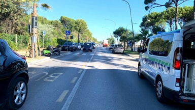 Scontro in viale della Riviera tra un suv e uno scooter, uomo finisce in ospedale