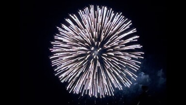 VIDEO | Lo spettacolo scenografico dei fuochi dalla diga foranea chiude la festa di Sant'Andrea