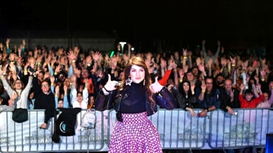 Cristina D&rsquo;Avena in concerto al Citt&agrave; Sant&rsquo;Angelo village outlet