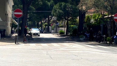 Residenti preoccupati per la pericolosit&agrave; dell'incrocio tra via Luisa d'Annunzio e via De Cecco