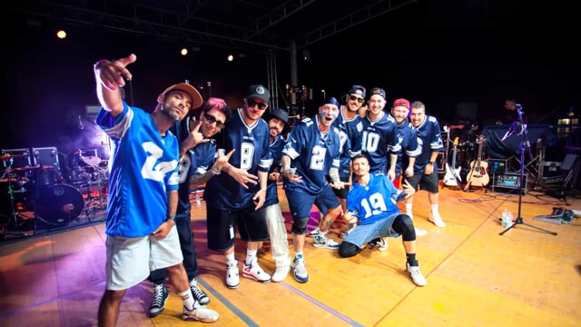 Il rap di Clementino infiamma il Teatro del mare a Montesilvano e lui ringrazia condividendo il post del Comune [FOTO]