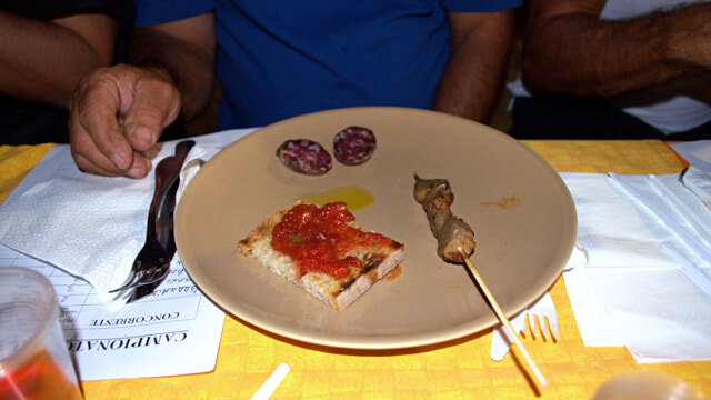 &Egrave; Marco Macalusa il vincitore della prima edizione di "Arrosticini in tour": tutti i premiati dell'evento di Villa Celeria