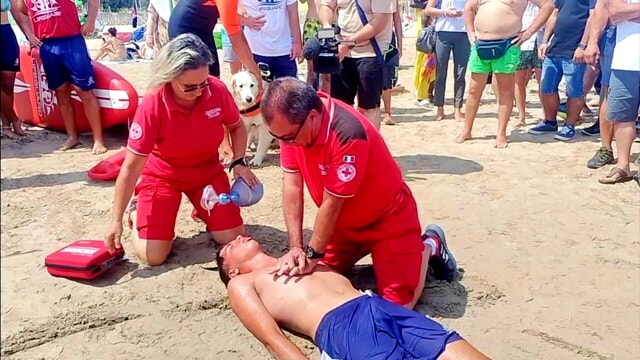 VIDEO | "Al mare in sicurezza": a Playa Paleo la maxi esercitazione di salvataggio [FOTO]
