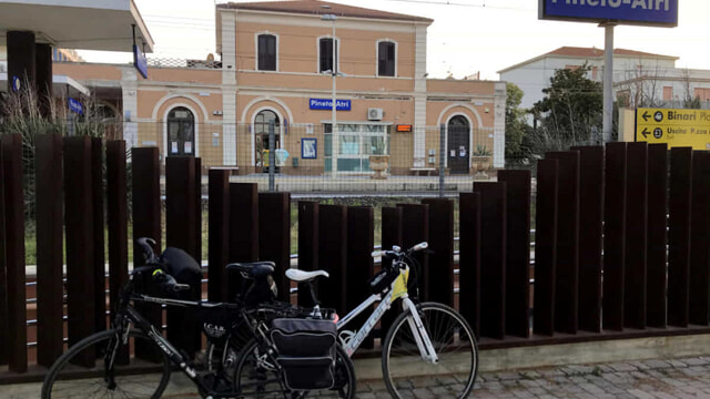 Scrive alla figlia che vuole togliersi la vita, rintracciato alla stazione di Pineto e salvato