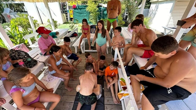 Non solo divertimento, i bambini al mare vanno anche "A scuola di cuore" per imparare le manovre di primo soccorso