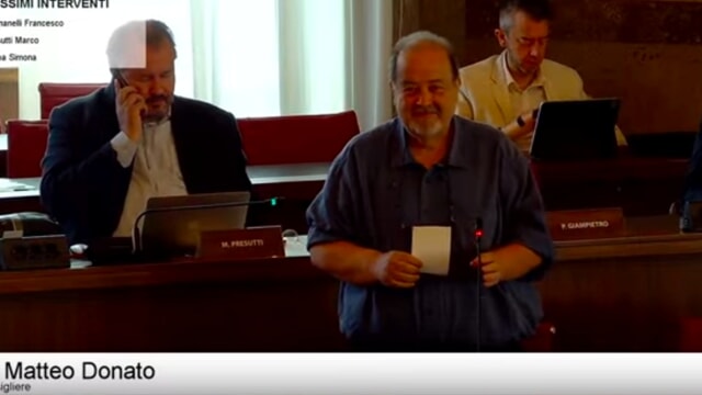 Sulle 17 deleghe del sindaco in aula l'attacco delle opposizioni: "Un tuttologo, scarsa fiducia nelle capacit&agrave; della giunta"