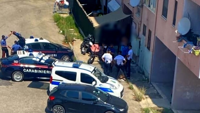 Sgomberato un appartamento di via Rimini a Montesilvano: uno degli occupanti lo devasta, denunciato