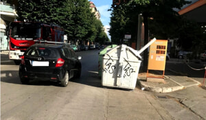 La denuncia di un cittadino: "Cassonetti pericolosi in viale Bovio"