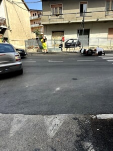Scontro auto-moto su via del Circuito, all'incrocio con via Villetta Barrea