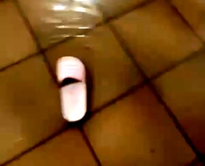 Garage e scantinati allagati in strada Villa Scorrano con la pioggia a causa delle rete fognaria [VIDEO]