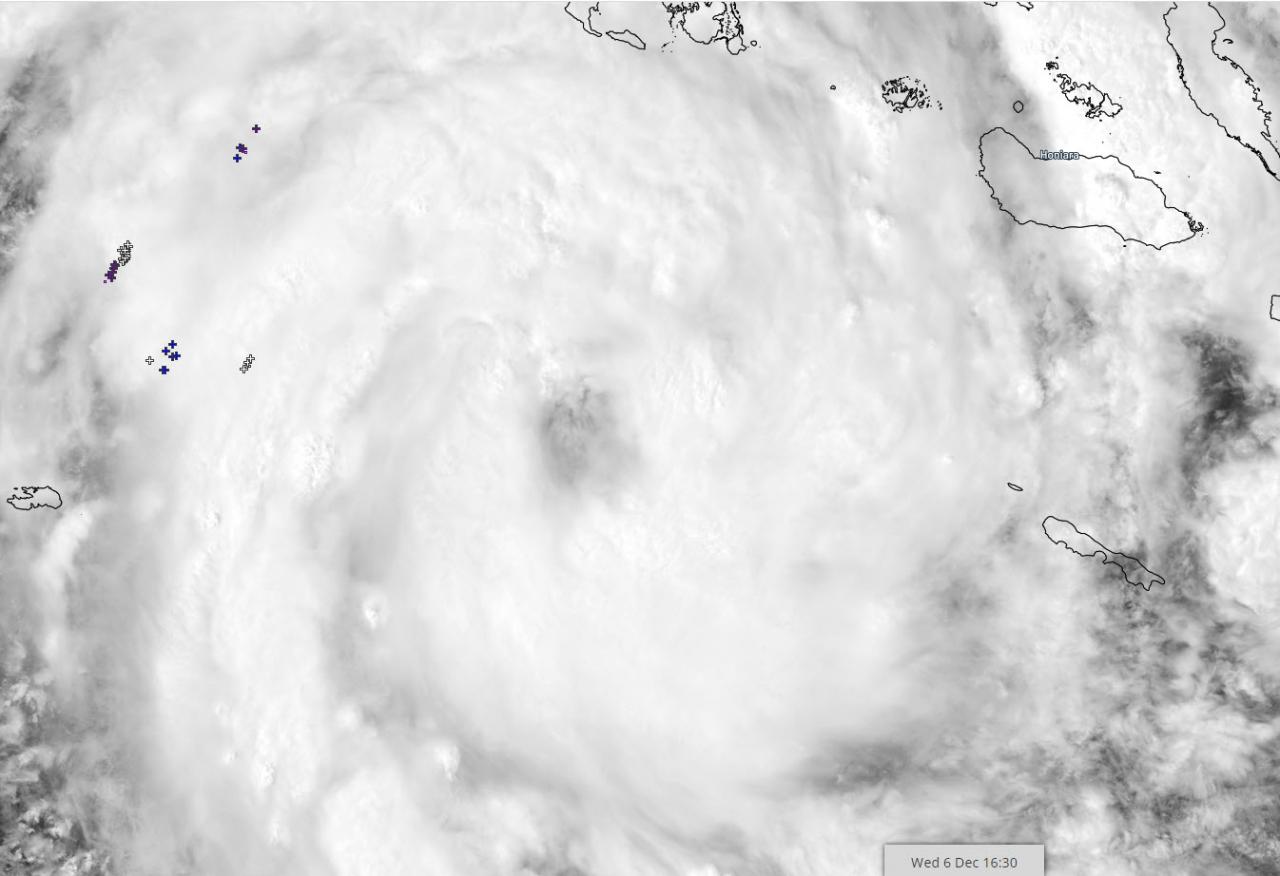 Il centro del ciclone Jasper visto dal satellite