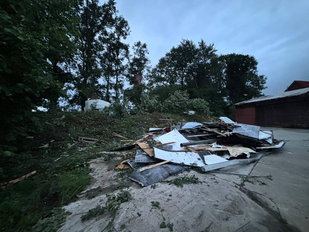 Ingenti danni per tornado venerd&igrave; a Telgte, in Germania. Fonte immagine: @nrw_blaulicht via X