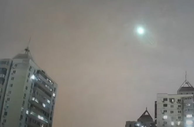 Cronaca. Cina, bolide luminoso illumina improvvisamente la sera nel cielo di Pechino - Video