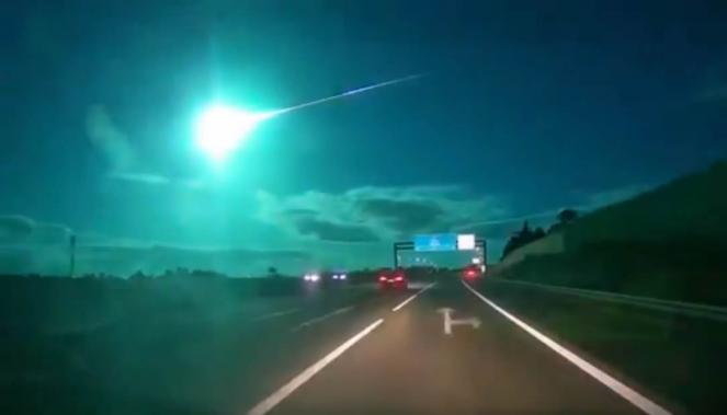 Bolide di fuoco illumina a giorno i cieli tra Spagna e Portogallo. Video