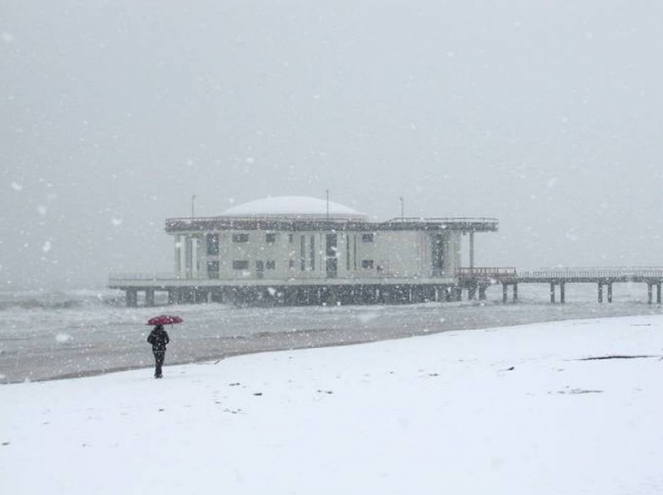 costa adriatica sotto un rovescio di neve costa adriatica sotto un rovescio di neve