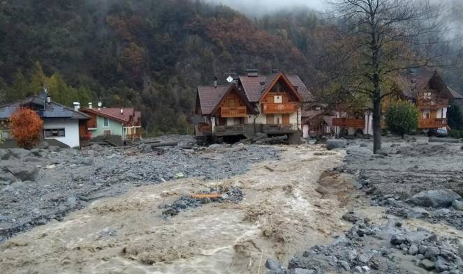 Dimaro enorme colata di fango causa una vittima Dimaro enorme colata di fango causa una vittima