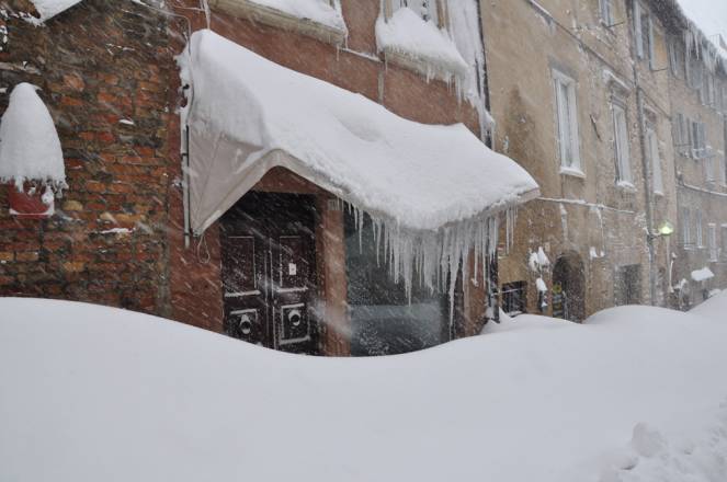 Urbino Febbraio 2012 record di neve Urbino Febbraio 2012 record di neve