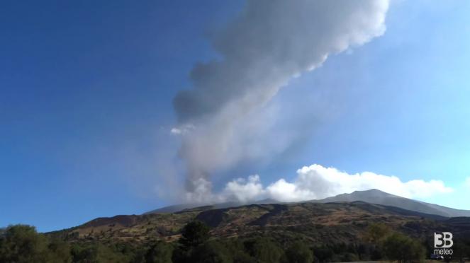 Cronaca diretta - Etna, forti boati: uno violento alle 8.55 - Video