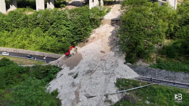 Cronaca meteo - Maltempo in Veneto, frane lungo la strada statale 51 di Alemagna - Video