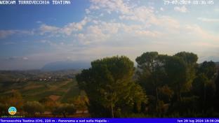 Visuale a sud sulle colline teatine e sfondo sulla majella