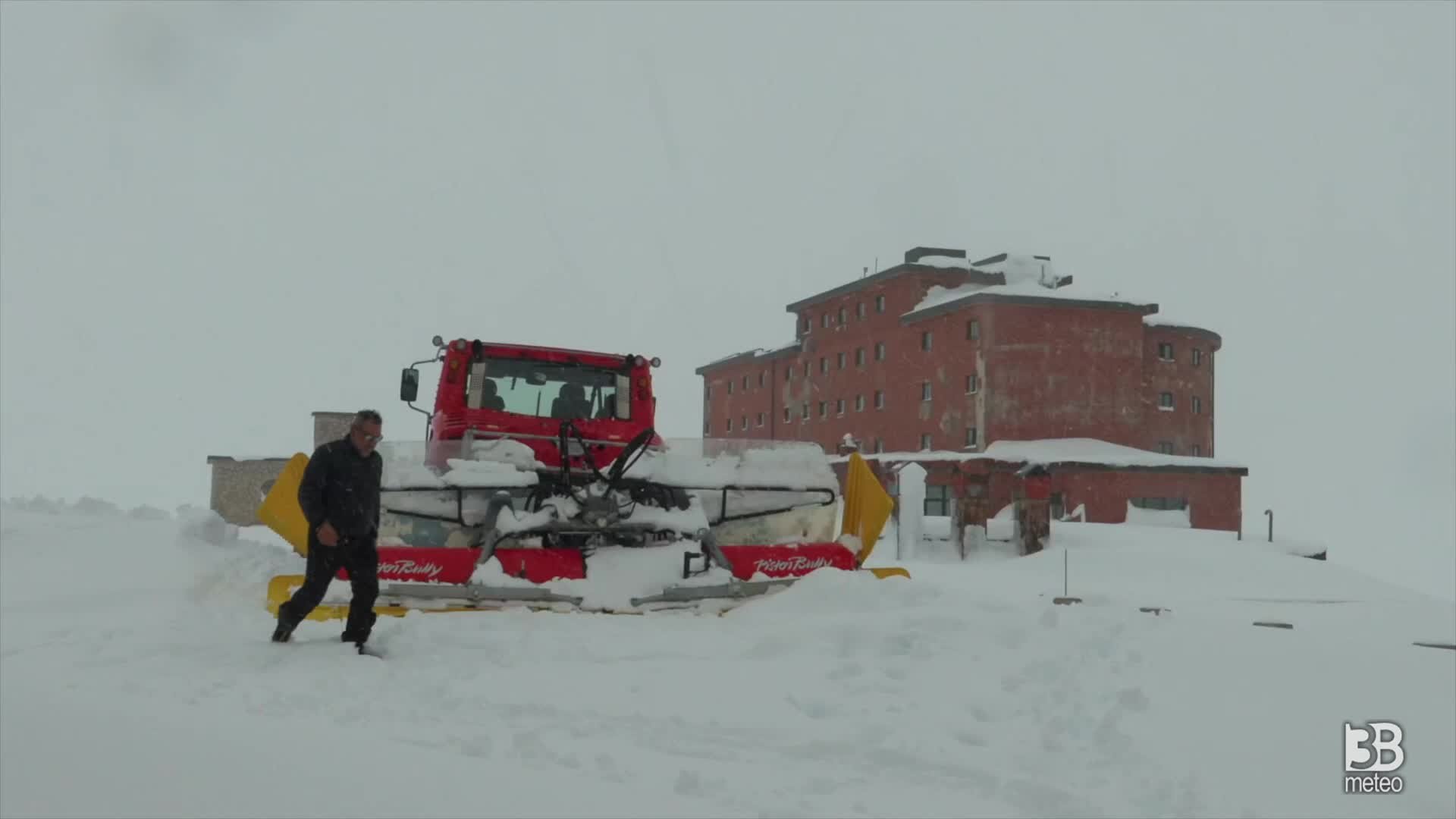 Nevica a Campo Imperatore: si sprofonda nella neve fresca