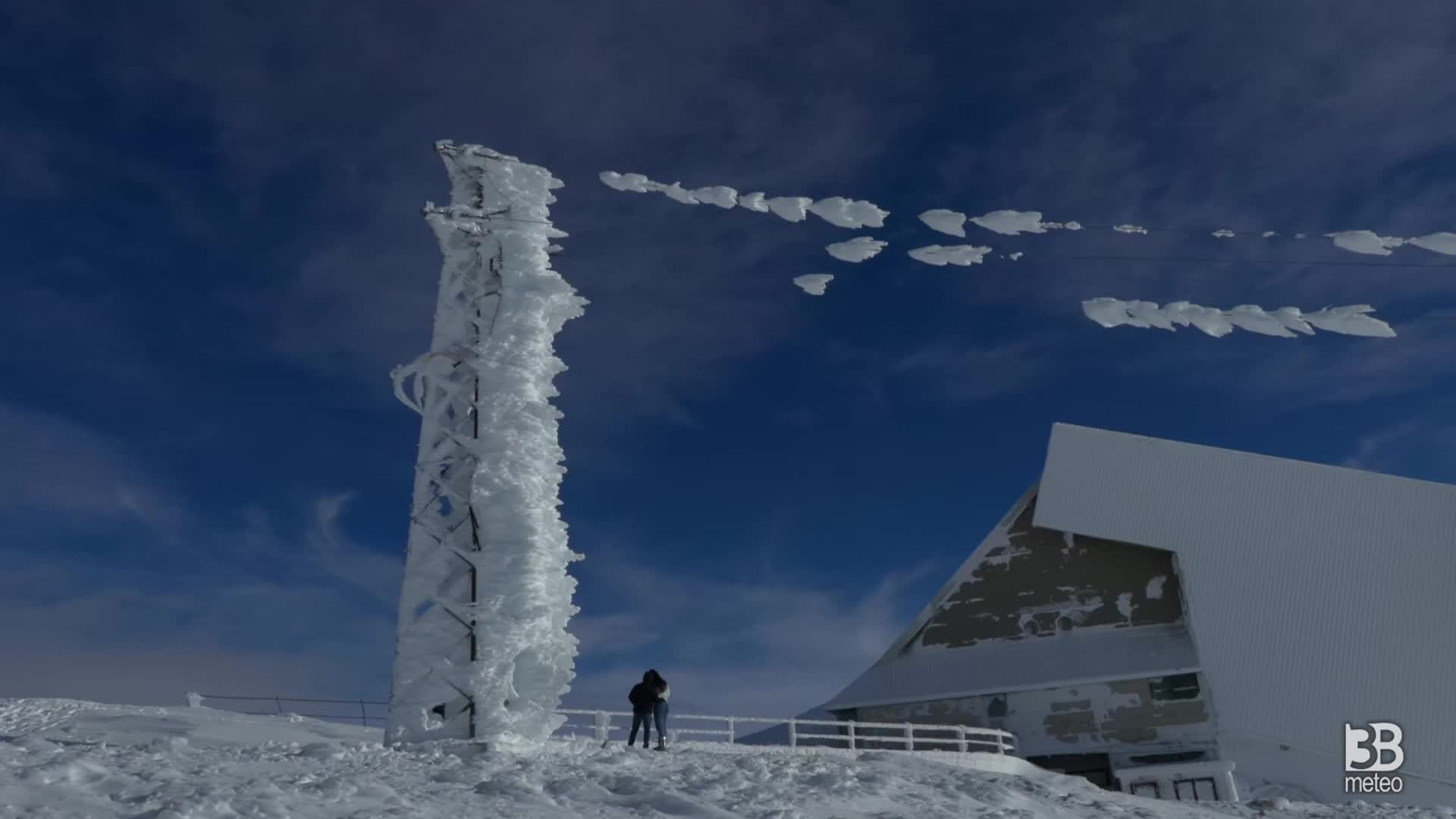 La magia di Campo Imperatore: paesaggio da favola con la neve